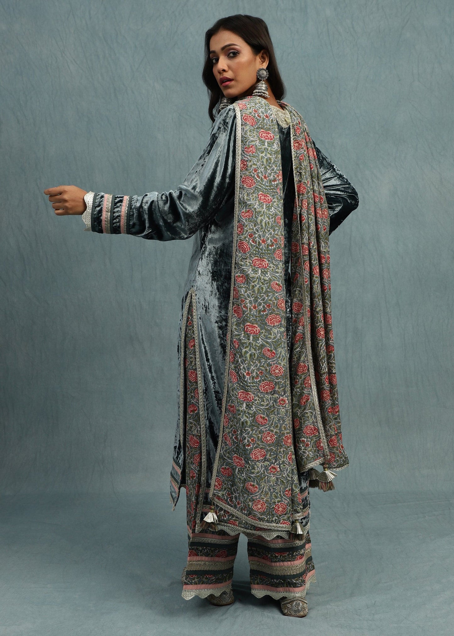 Slate Velvet With Rose Jaal Kurta Set- (3 Pcs Set)