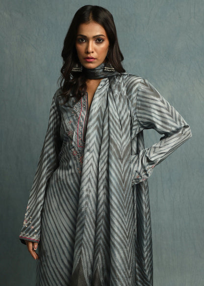 Grey Indigo Shibori Silk Hand Dyed Kurta Set- (3 Pcs Set)